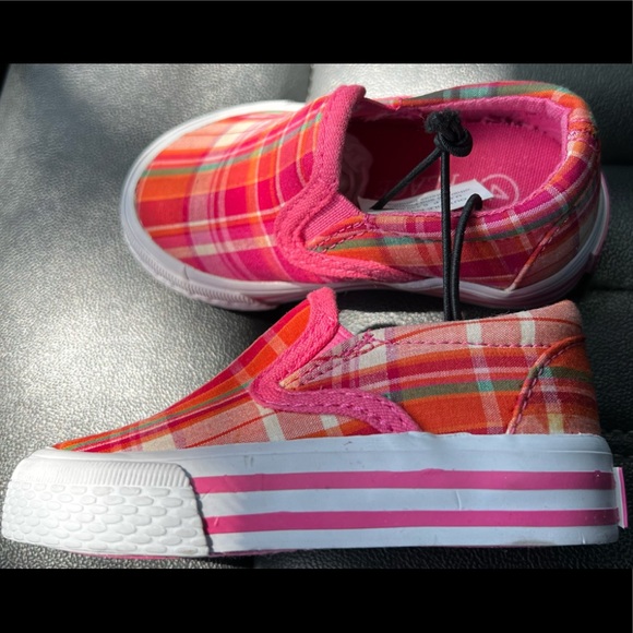 Preppy Plaid canvas Children's Place Baby Infant shoes Sneakers Sz 4 NEW Slip-On - Picture 2 of 8